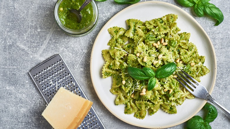 Farfalle pasta with pesto sauce