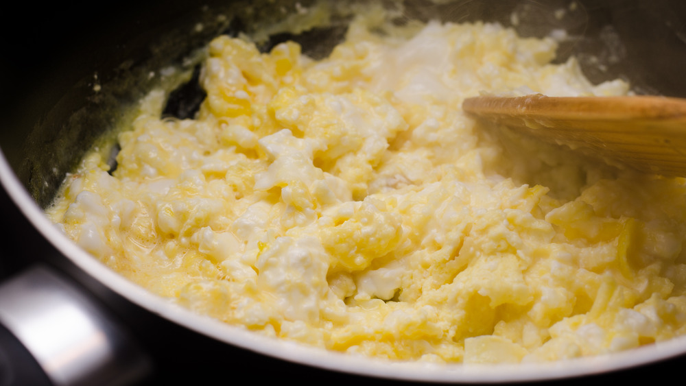 Scrambled eggs in a dark pan