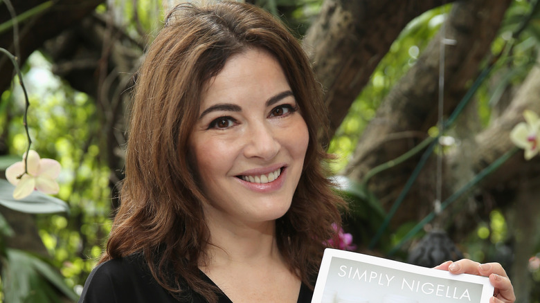 nigella lawson holding cookbook