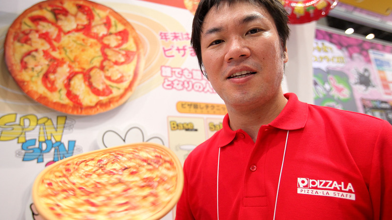 Pizza-La employee with pizzas