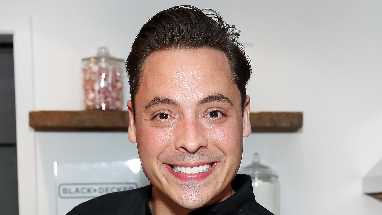 https://www.mashed.com/img/gallery/jeff-mauro-talks-kitchen-crash-and-shares-his-best-cooking-tips-exclusive-interview/l-intro-1626200789.jpg