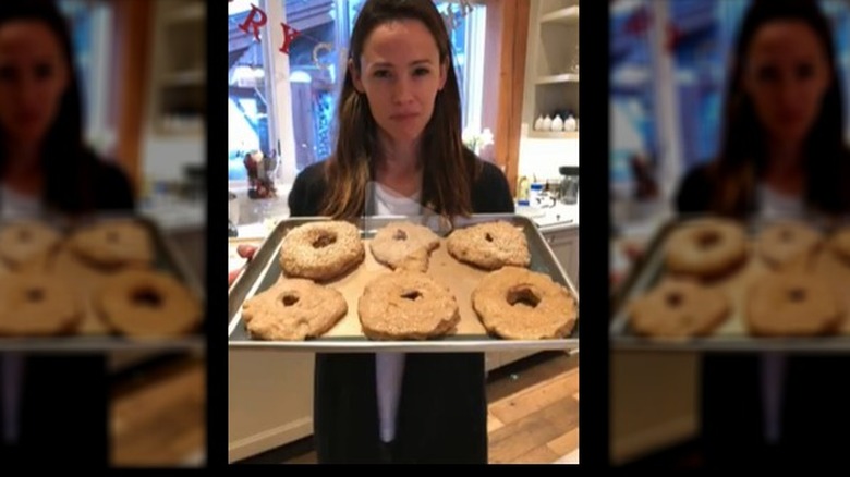 Jennifer Gardner with flopped bagels