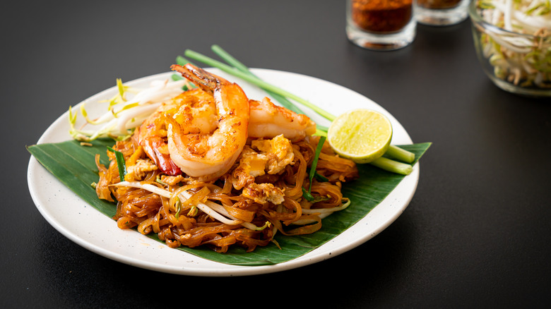 Plate of pad Thai on dark table