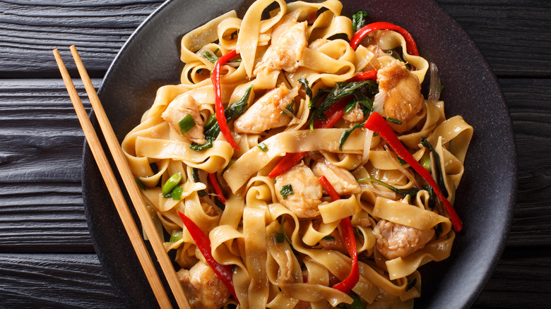 close up of drunken noodles