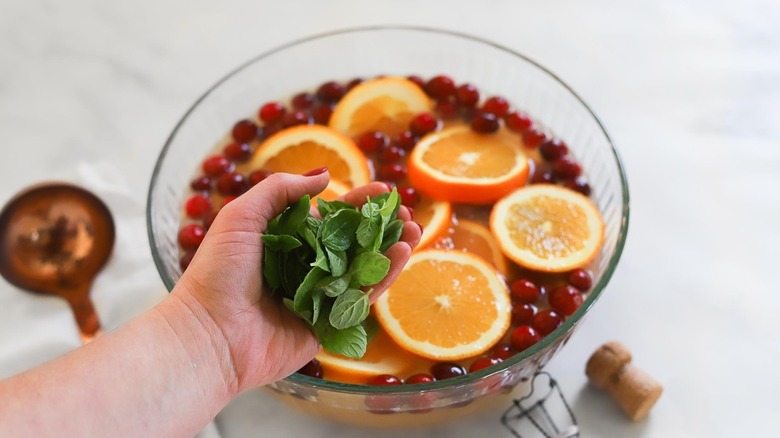 adding mint to jingle juice