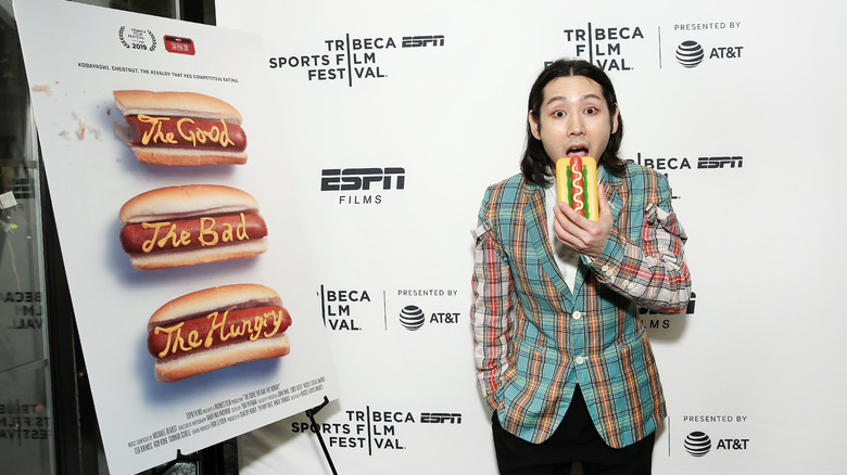 Takeru Kobayashi eating pretend hotdog