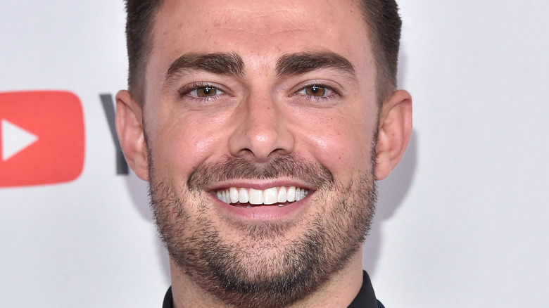 Jonathan Bennett Leans Into The Nostalgia Trend With New Cooking ...