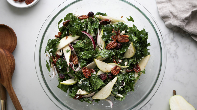 kale salad with pears and maple pecans