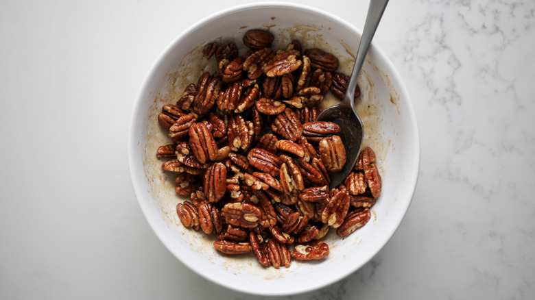 pecans in maple mixture