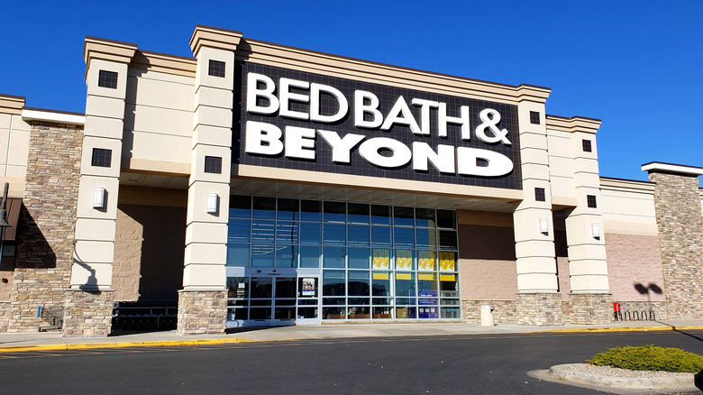 the exterior of a Bed Bath & Beyond