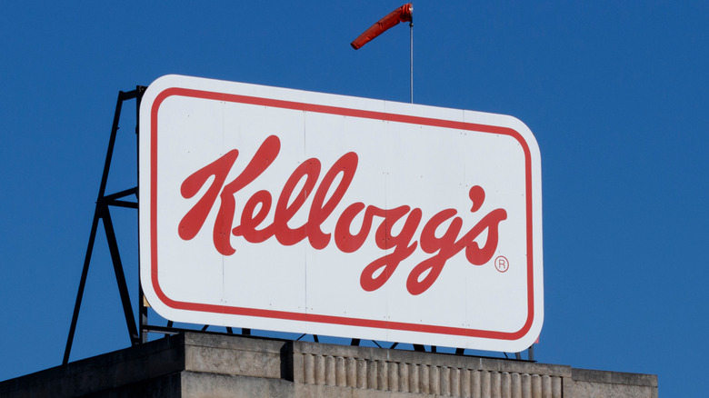 Kellogg's sign against sky