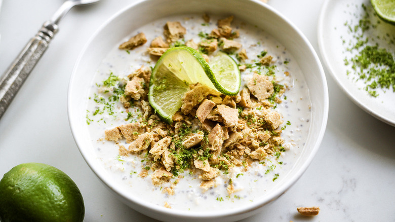 oats with crumbs and lime