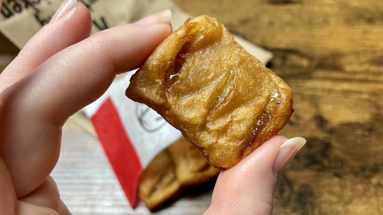 apple pie popper in hand