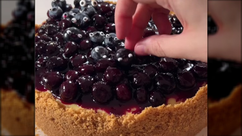 Kim-Joy's cute blueberry cheesecake