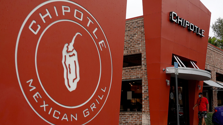 chipotle mexican grill restaurant