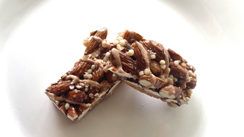 caramel almond kind nut bar