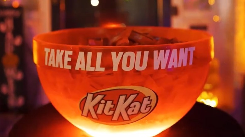 Kit Kat Trick-or-Treat Bowl