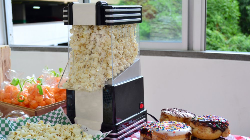 Popcorn maker