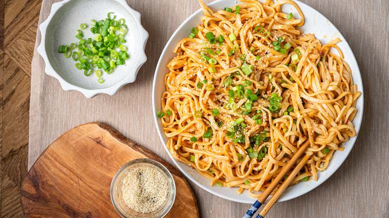 udon noodles with green onions