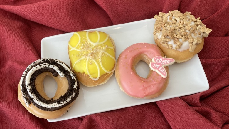 Dolly doughnuts plated