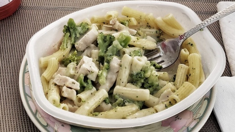 Lean Cuisine Alfredo Pasta with Chicken & Broccoli frozen dinner