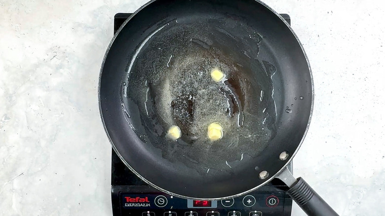  butter and oil in frying pan