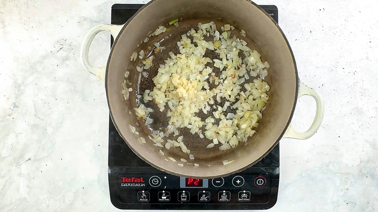 garlic and onion in pan