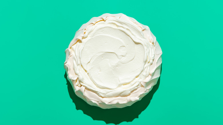 Meringue cake