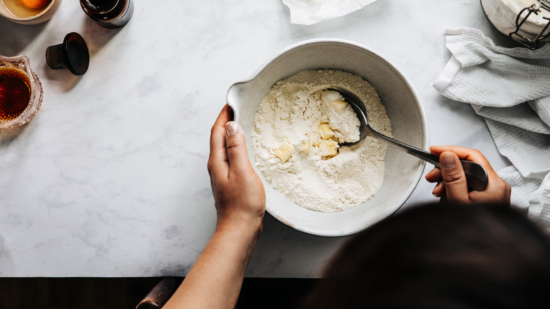 Mixing flour and other cake ingredients