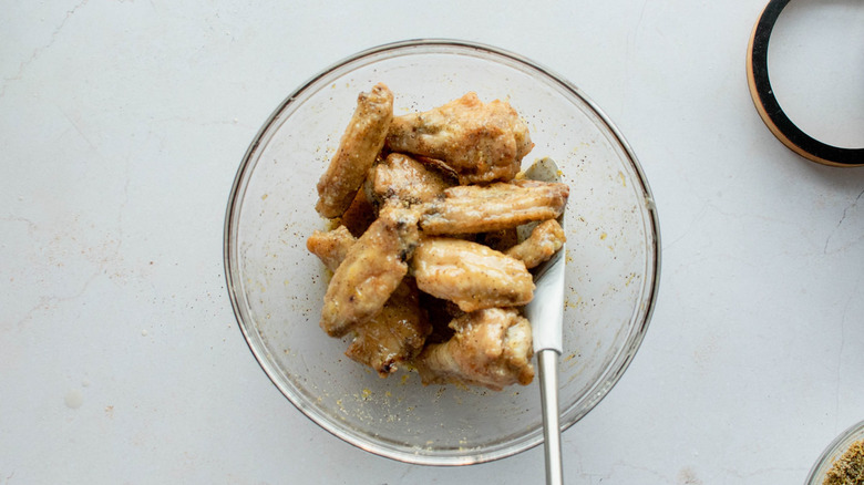 cooked chicken wings in bowl