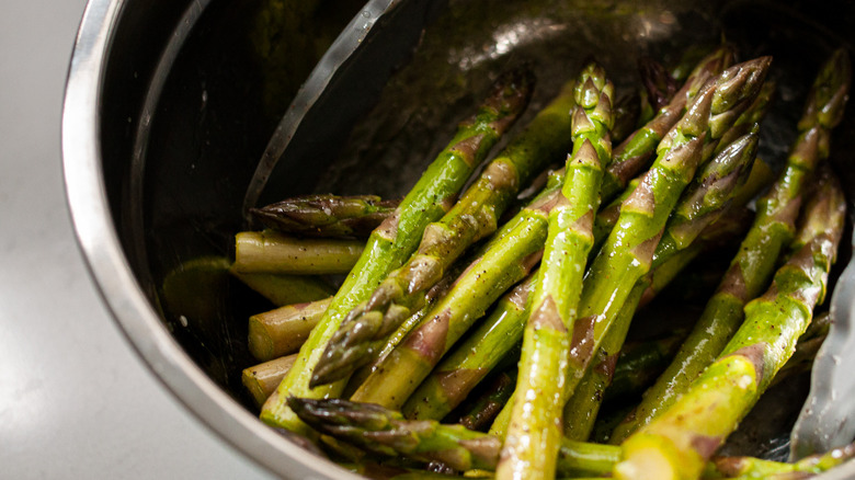asparagus in bowl 