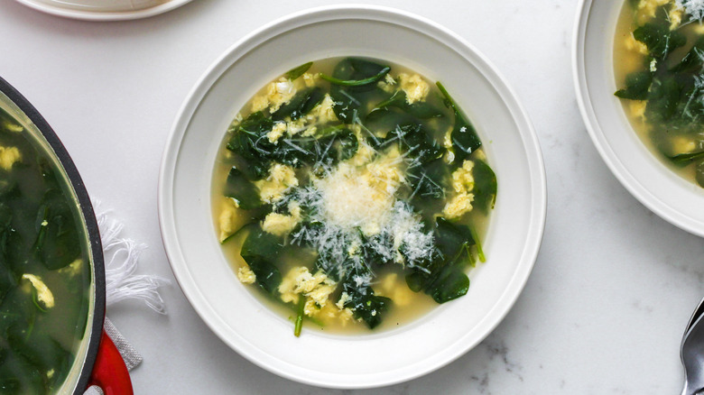 lemon spinach stracciatella soup bowl