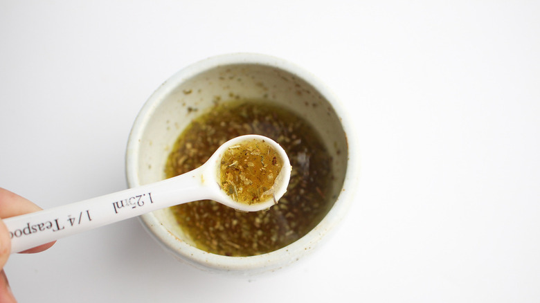 vinaigrette dressing with oregano