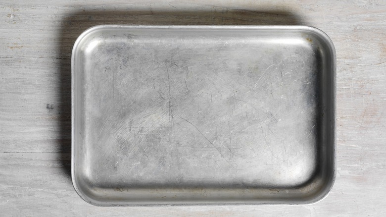 Metal baking tray with lip