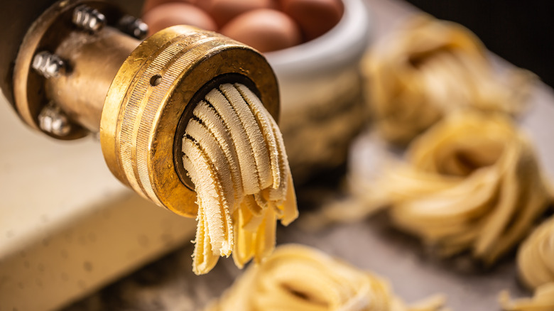 bronze die extruding pasta dough