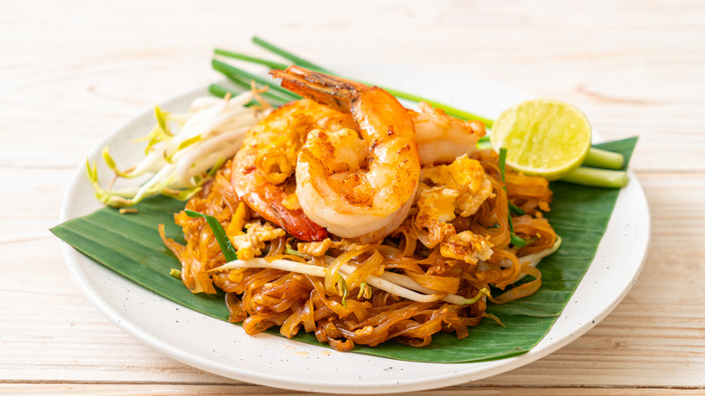 pad thai with shrimp on leaf plate