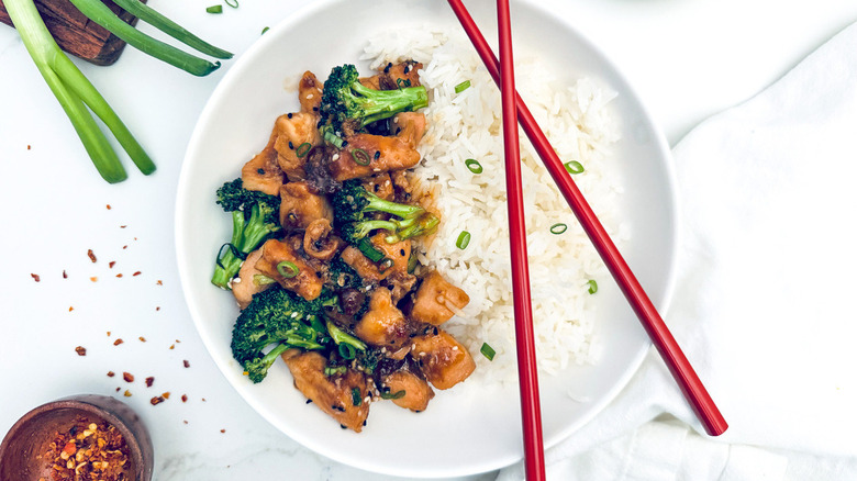 chicken with rice and broccoli