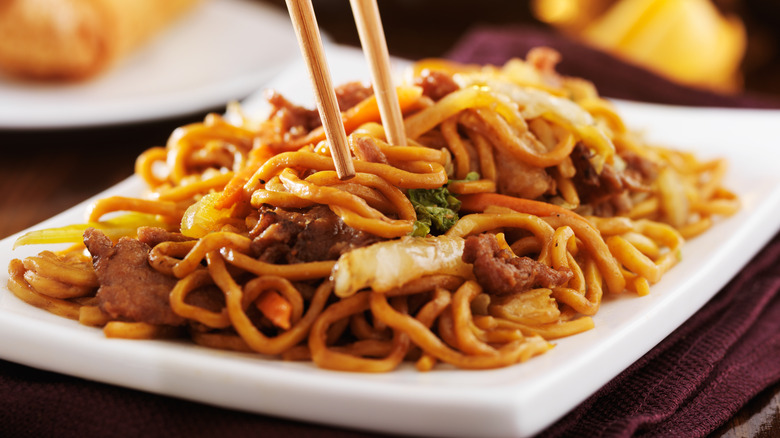 lo mein noodles close up