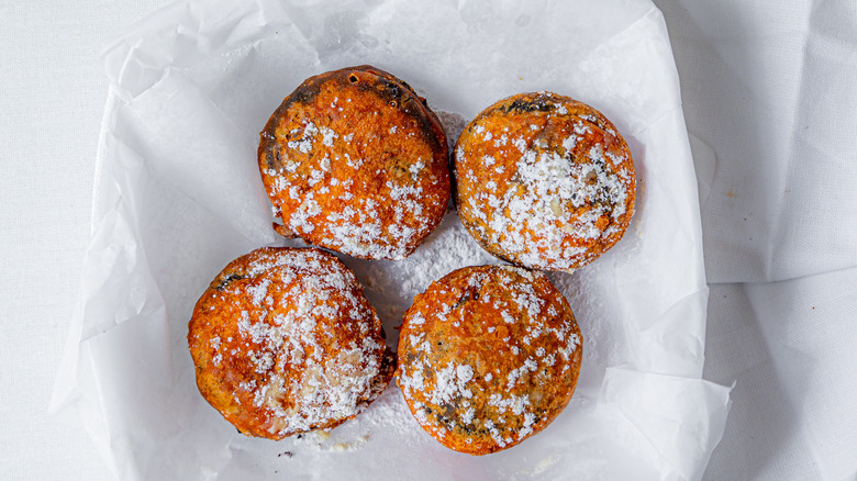 Four fried oreos