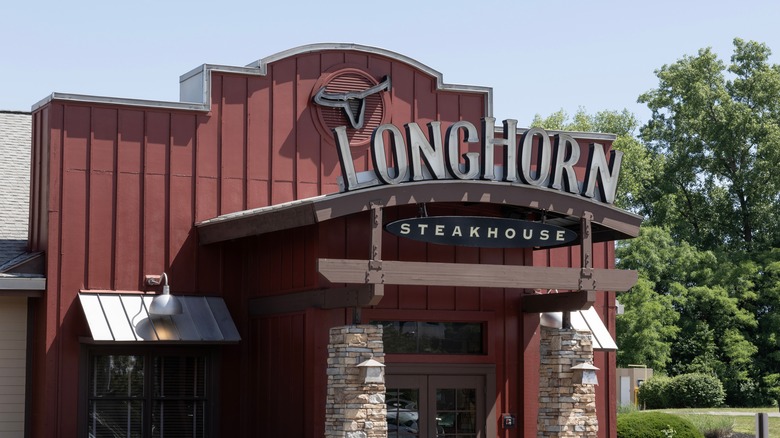 LongHorn Steakhouse exterior