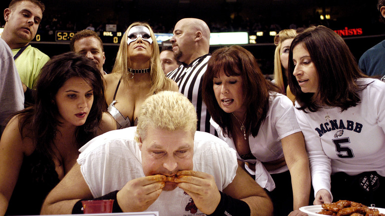 El Wingador eats wings at the 2005 Wing Bowl