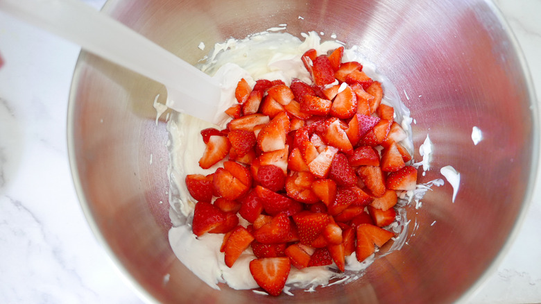 cheesecake batter in bowl 