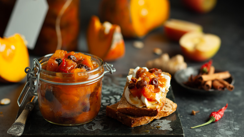 apple and pumpkin chutney