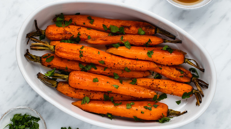 roasted carrots in serving dish