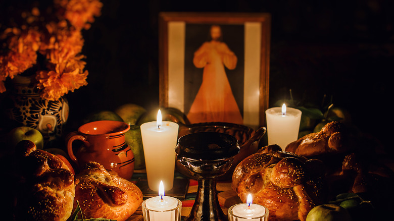 A traditional Mexican ofrenda