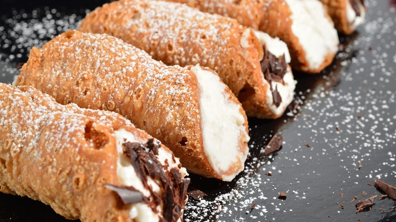 Plate of cannoli