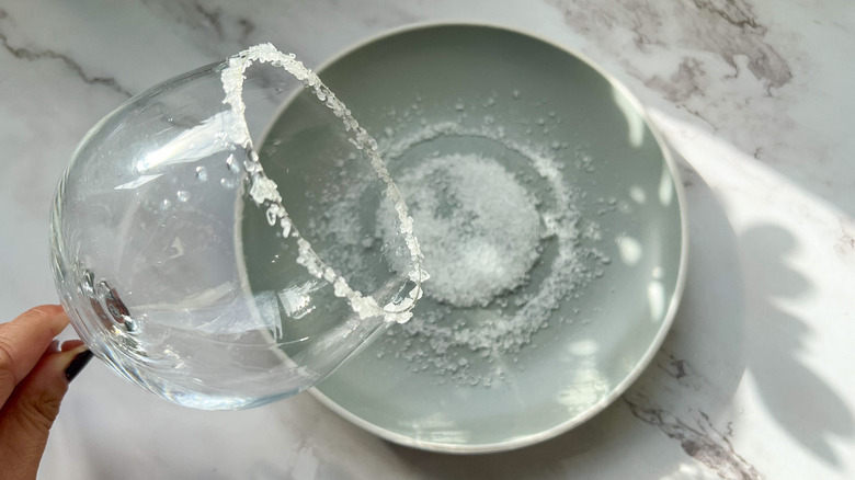 salting the glass rim