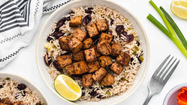 Jerk tofu with rice and peas in bowl