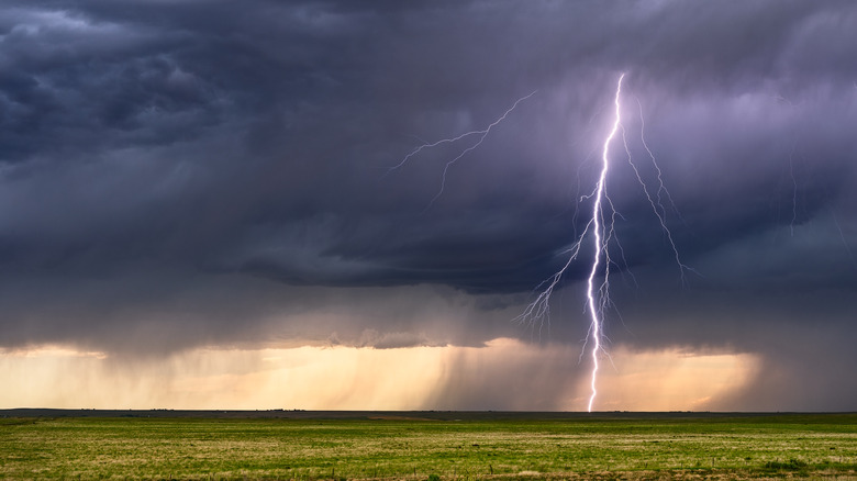 Lighting bolt against dark sky