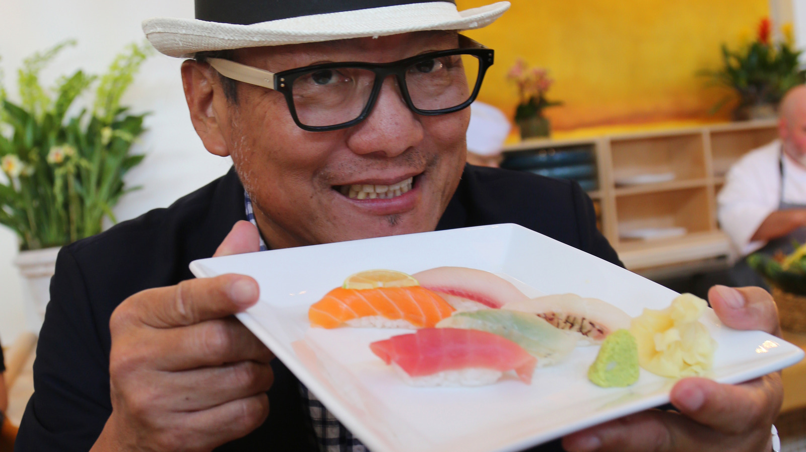 https://www.mashed.com/img/gallery/masaharu-morimoto-once-worked-at-this-famous-sushi-restaurant/l-intro-1621349556.jpg